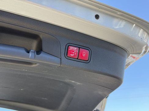 Used 2020 Mercedes-Benz GLE 350 4MATIC image 13