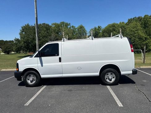 Used 2017 Chevrolet Express 2500 RWD image 9