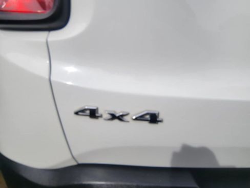 Used 2017 Jeep Renegade Latitude w/ Cold Weather Group image 17