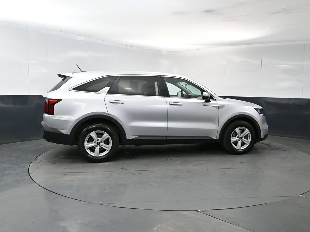 Used 2022 Kia Sorento LX FWD image 7