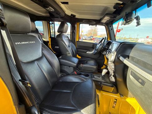 Used 2015 Jeep Wrangler Unlimited Rubicon w/ Connectivity Group image 9
