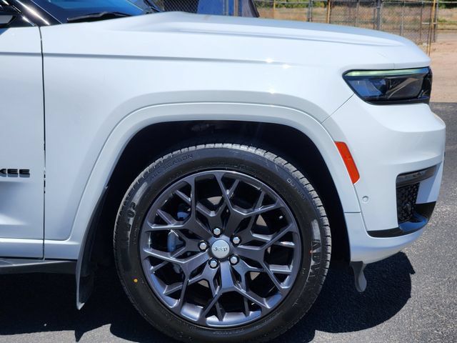 Used 2024 Jeep Grand Cherokee L Summit w/ Advanced Protech Group IV AWD/4WD image 10