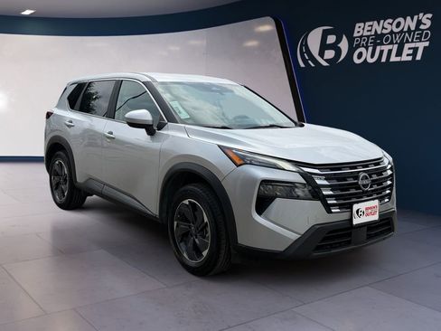 Used 2024 Nissan Rogue SV FWD image 7