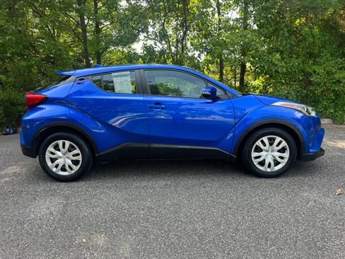 Used 2019 Toyota C-HR LE FWD image 3