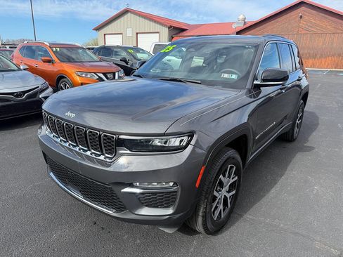 Used 2025 Jeep Grand Cherokee Limited w/ Trailer Tow Package image 2