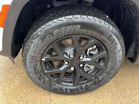 New 2026 Jeep Grand Cherokee L 4WD image 11