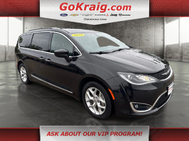 Used 2019 Chrysler Pacifica Touring-L FWD image 3