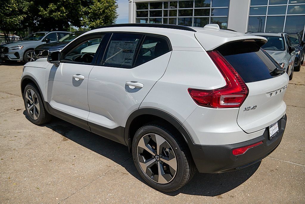 New 2026 Volvo XC40 B5 Plus w/ Climate Package AWD/4WD image 7