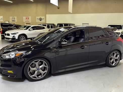 Used 2018 Ford Focus ST image 4