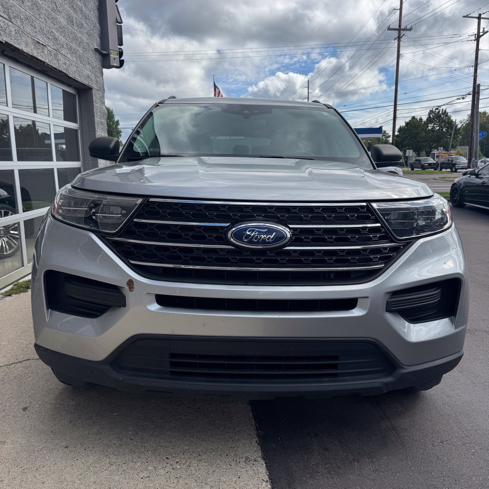 Used 2020 Ford Explorer XLT w/ Comfort Package AWD/4WD image 2