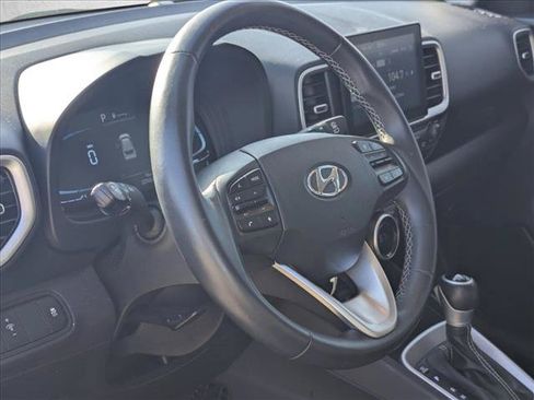 Used 2023 Hyundai Venue SEL FWD image 4