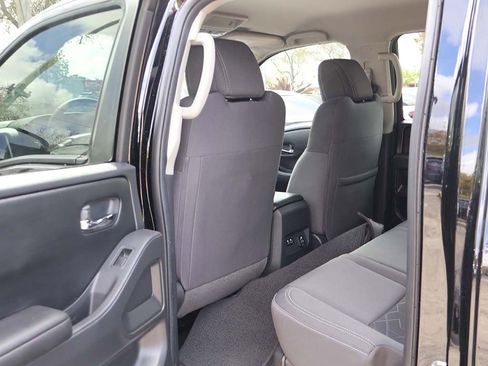 Used 2025 Nissan Frontier SV w/ SV Convenience Package image 35