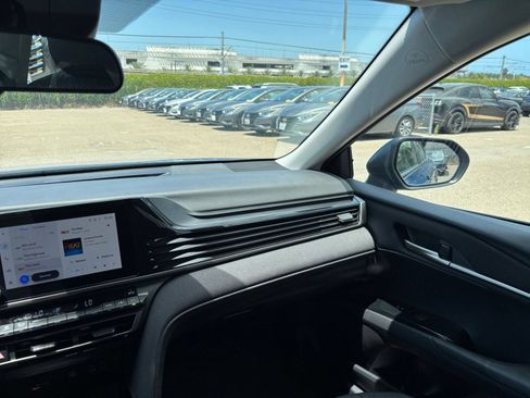 Used 2025 Toyota Camry LE FWD image 34