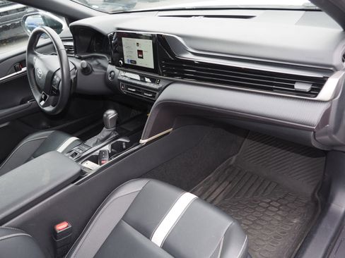 Used 2025 Toyota Camry SE image 18