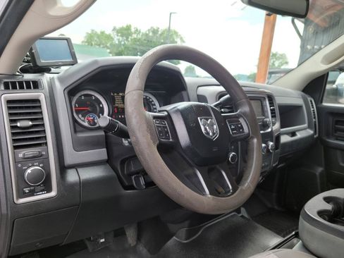 Used 2015 RAM 2500 Tradesman w/ Chrome Appearance Group AWD/4WD image 9