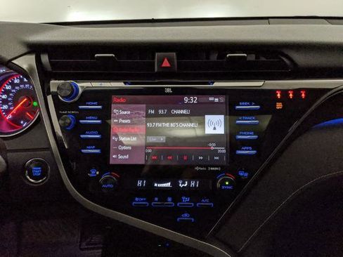 Used 2020 Toyota Camry XSE image 14