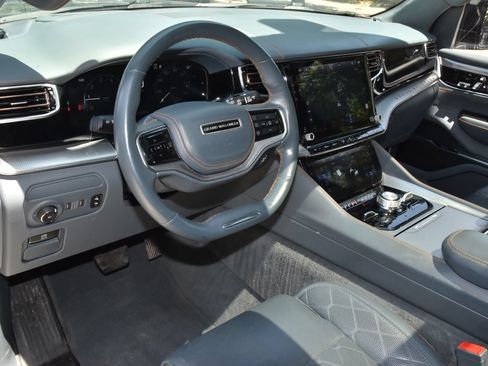 Used 2023 Jeep Grand Wagoneer Series III AWD/4WD image 32