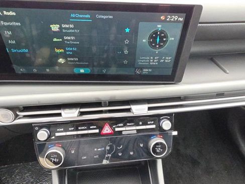 Certified 2025 Hyundai Santa Cruz SEL image 11