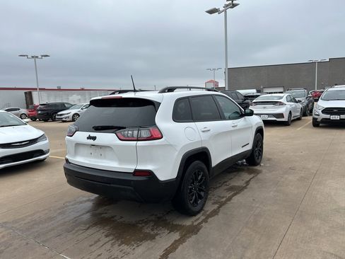 Used 2023 Jeep Cherokee Altitude Lux image 3