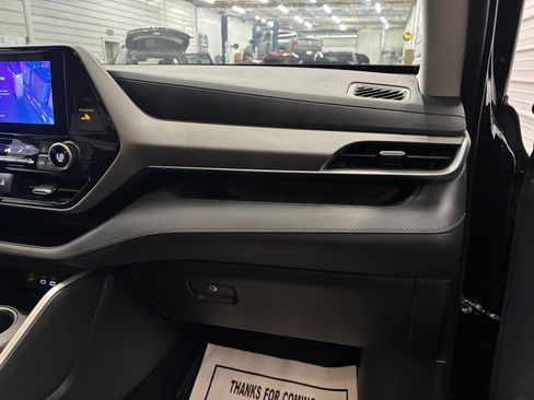 Used 2023 Toyota Highlander LE image 29