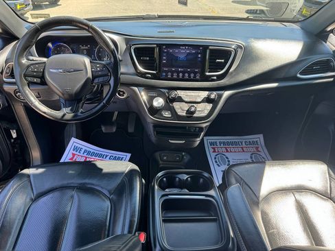 Used 2019 Chrysler Pacifica Touring-L w/ S Appearance Package FWD image 29