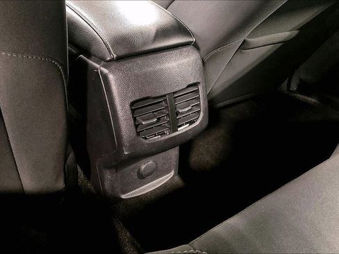 Used 2018 Ford Fusion SE w/ Fusion SE Technology Package image 30