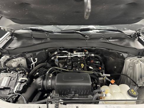 Used 2023 Ford Explorer XLT image 39