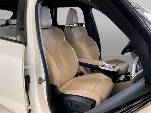 Used 2025 BMW X1 xDrive28i w/ M Sport Package AWD/4WD image 8