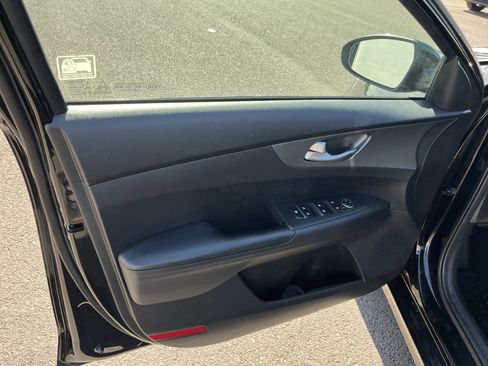 Used 2020 Kia Forte LXS FWD image 15