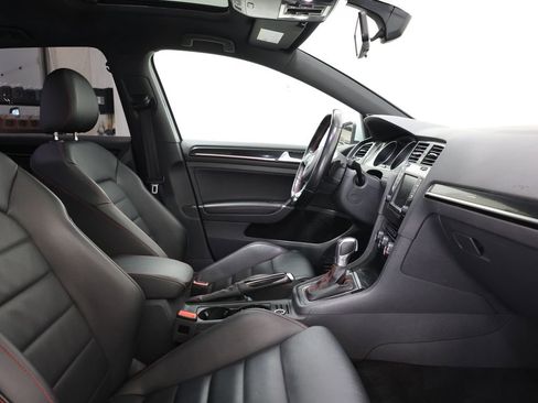 Used 2017 Volkswagen GTI SE FWD image 21