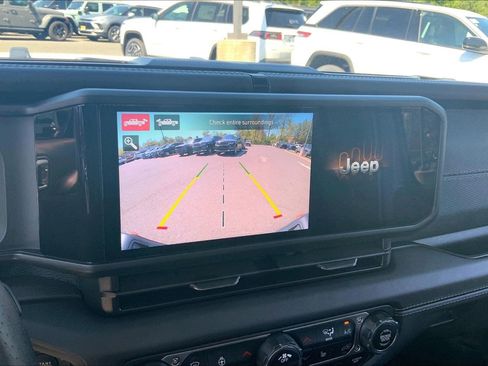 Certified 2025 Jeep Gladiator Mojave w/ Convenience Group AWD/4WD image 28