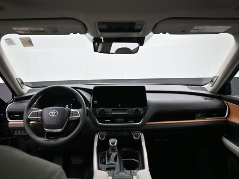 Certified 2026 Toyota Grand Highlander Limited image 29