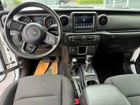 Used 2023 Jeep Gladiator Sport w/ Trailer Tow Package AWD/4WD image 9