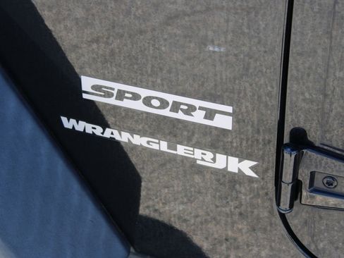 Used 2018 Jeep Wrangler Sport AWD/4WD image 28
