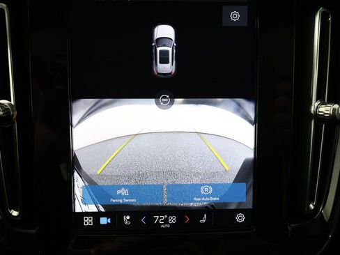 Used 2024 Volvo XC40 B5 Plus w/ Climate Package image 18