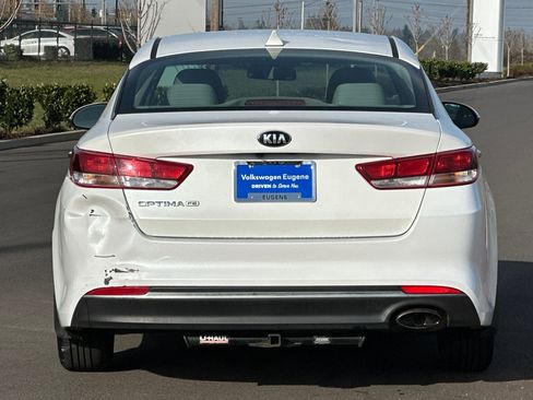 Used 2017 Kia Optima LX image 4