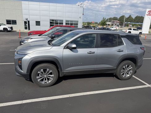 Used 2025 Chevrolet Equinox LT FWD image 16