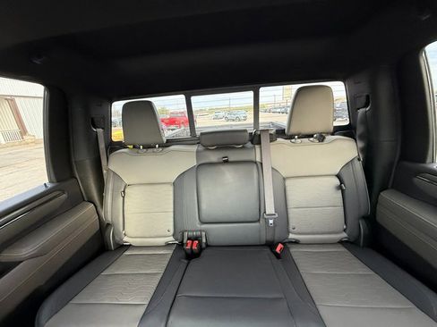 Used 2025 Chevrolet Silverado 2500 ZR2 w/ Technology Package image 13