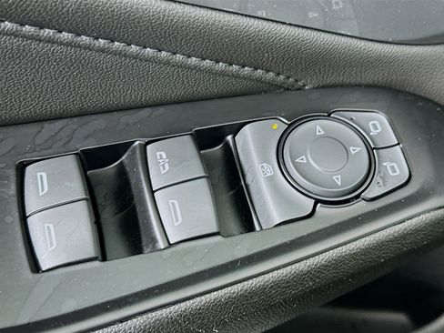 Used 2023 Chevrolet Traverse LT image 15