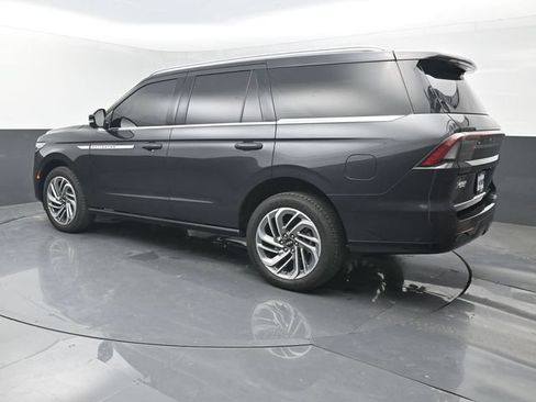 Used 2025 Lincoln Navigator Reserve AWD/4WD image 3