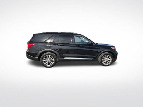 Used 2024 Ford Explorer XLT w/ Equipment Group 202A image 5