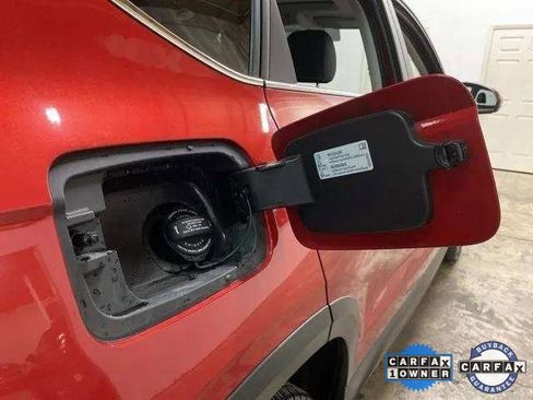 Used 2024 Volkswagen Taos SE image 98