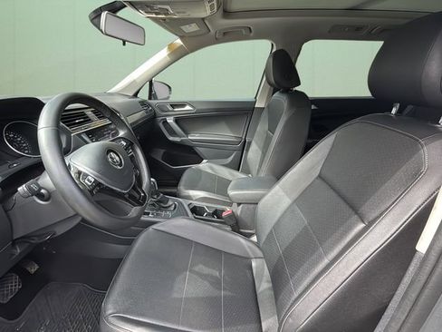 Used 2020 Volkswagen Tiguan SE image 19