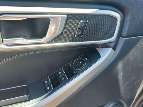 Used 2021 Ford Explorer XLT w/ Equipment Group 202A AWD/4WD image 18