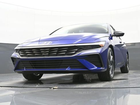 Certified 2025 Hyundai Elantra Sport image 58