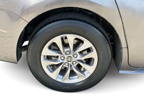 Used 2022 Toyota Sienna LE FWD image 11
