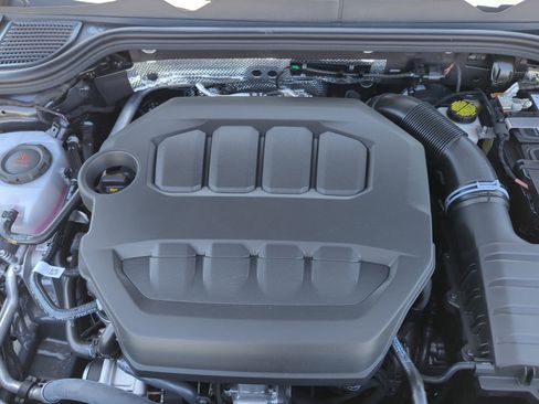 New 2025 Volkswagen Golf SE image 21