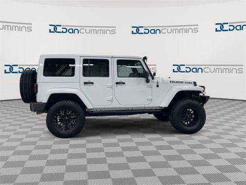 Used 2012 Jeep Wrangler Unlimited Rubicon w/ Connectivity Group image 9