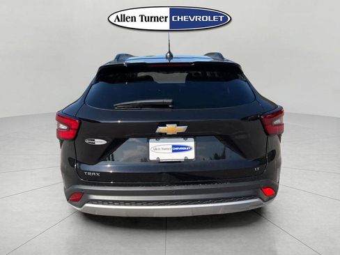 New 2026 Chevrolet Trax LT w/ Driver Confidence Package FWD image 5