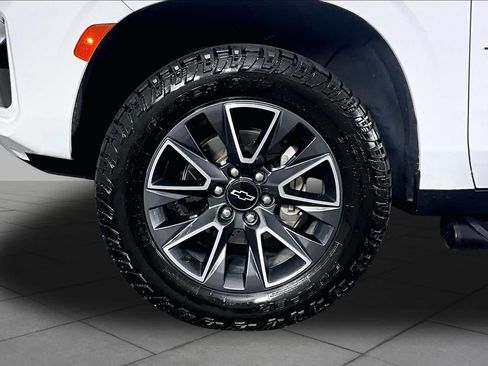 Used 2021 Chevrolet Tahoe Z71 w/ Luxury Package AWD/4WD image 10